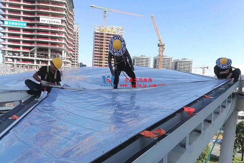 縱使烈日炎炎，腳步從未止歇！海南這個ETFE氣枕膜項目施工進度有最新消息